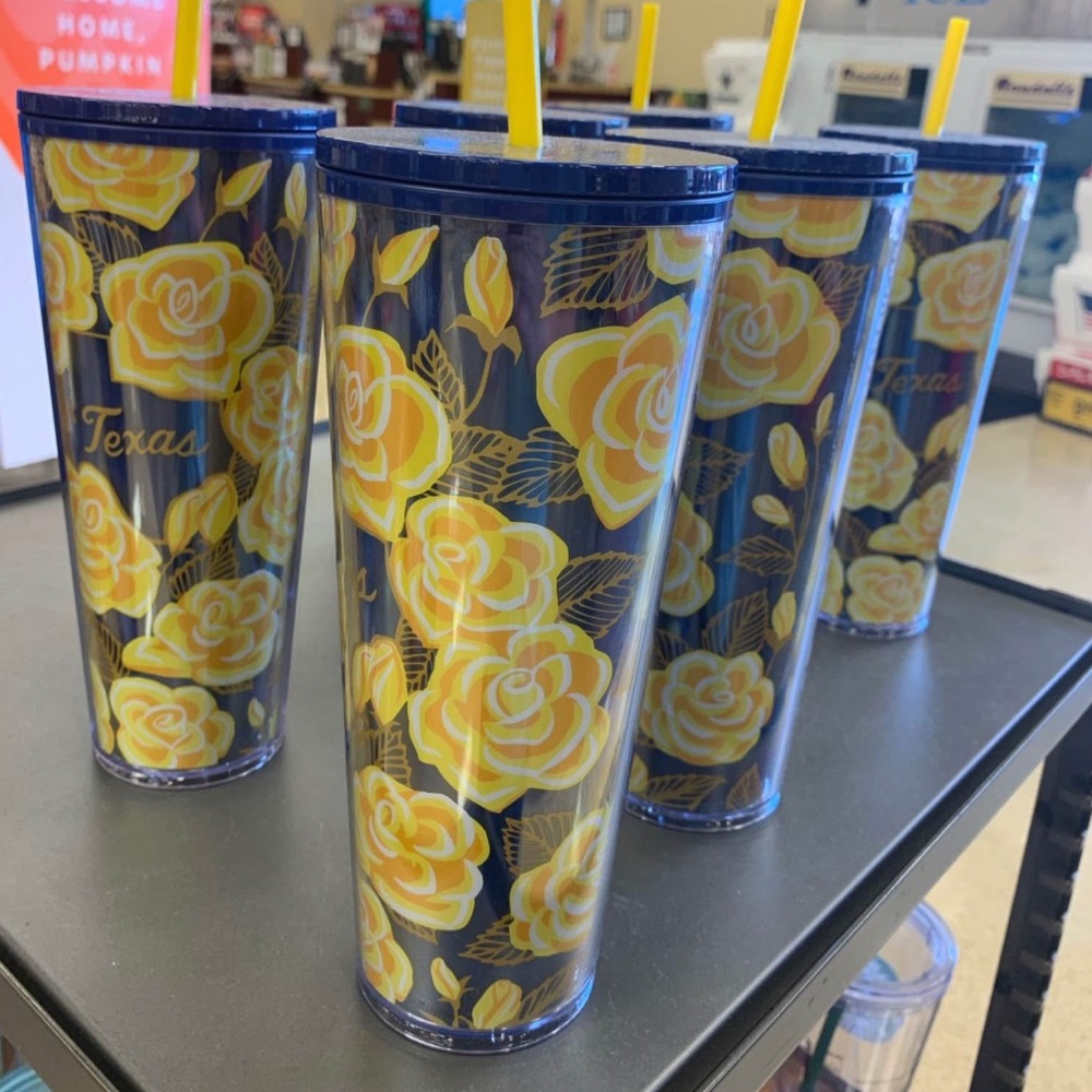 Brand new discontinued Starbucks Yellow Rose Of Texas Plastic 24oz Cold Cup